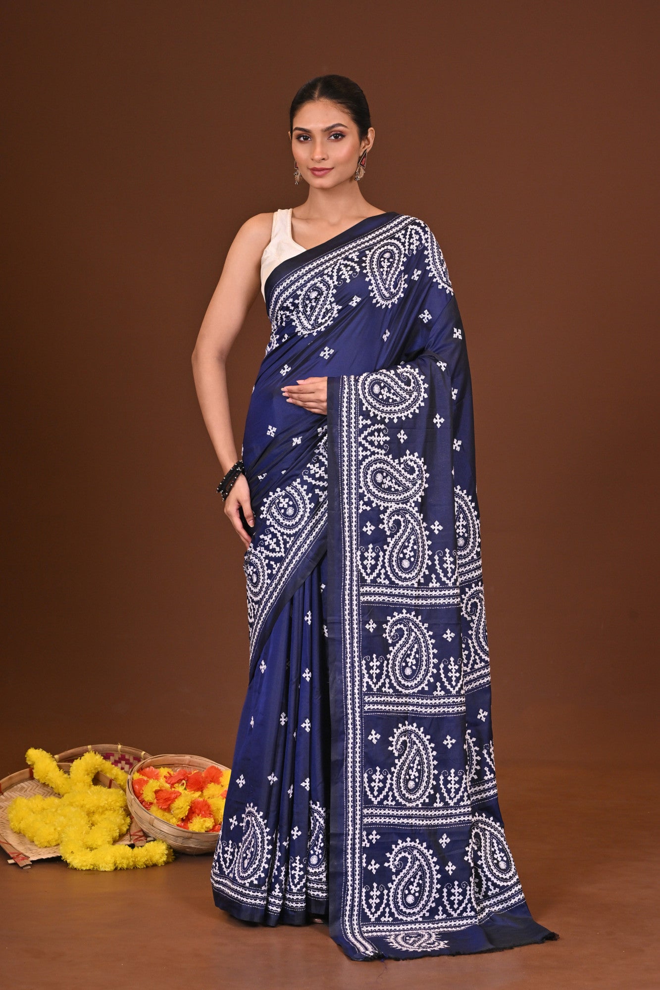 AMRITA BLENDED SILK KANTHA SAREE Thumbnail