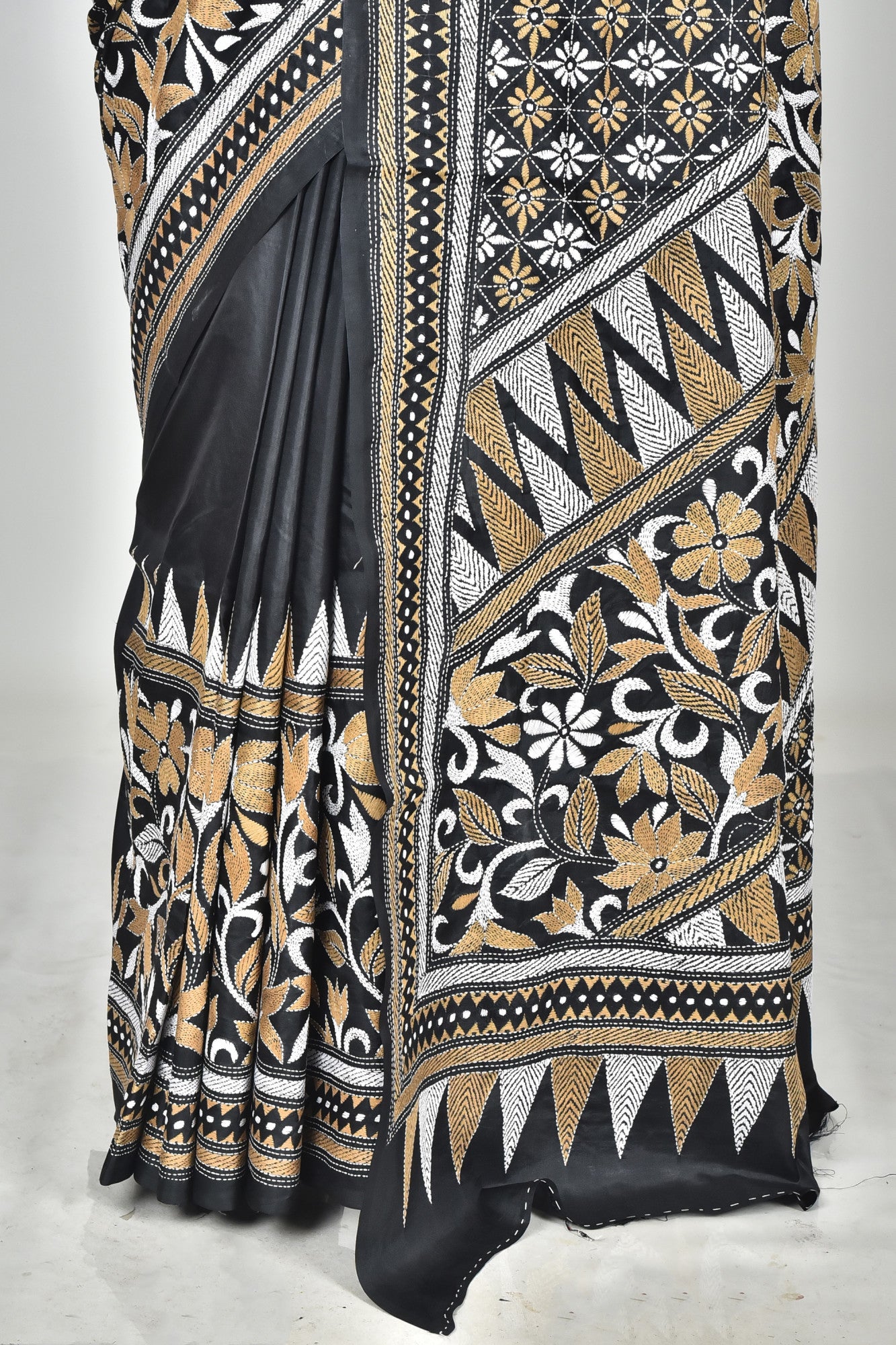 BANGALORE SILK KANTHA SAREE Thumbnail