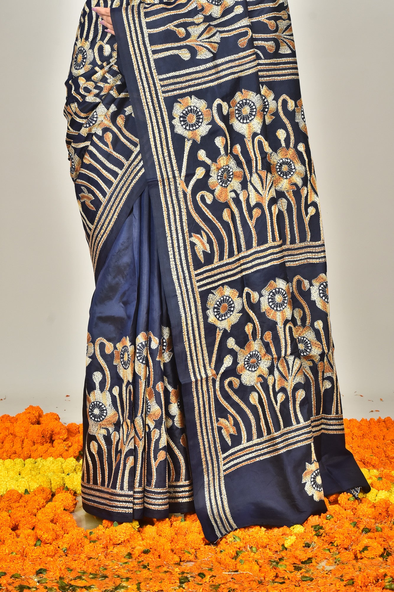 BANGALORE SILK KANTHA SAREE Thumbnail