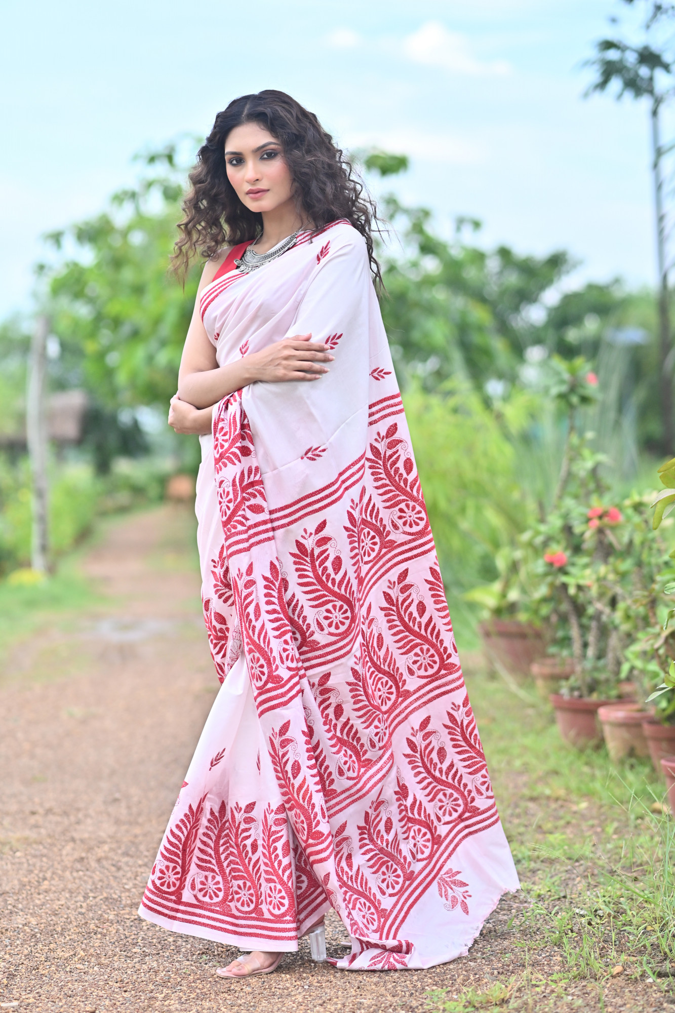 BHAIRAVI Blended Silk Kantha Stitch Saree White