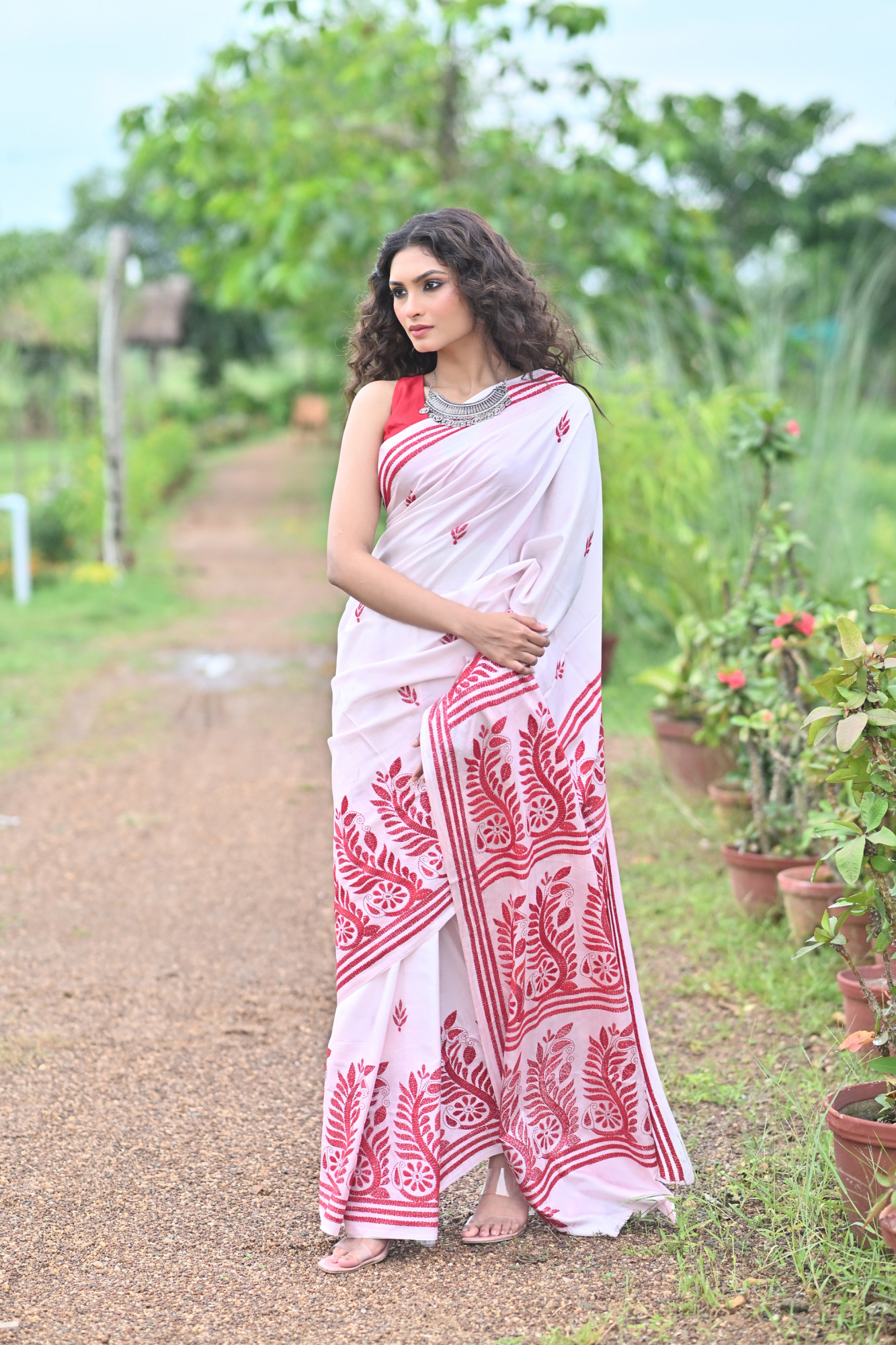 BHAIRAVI Blended Silk Kantha Stitch Saree White Thumbnail