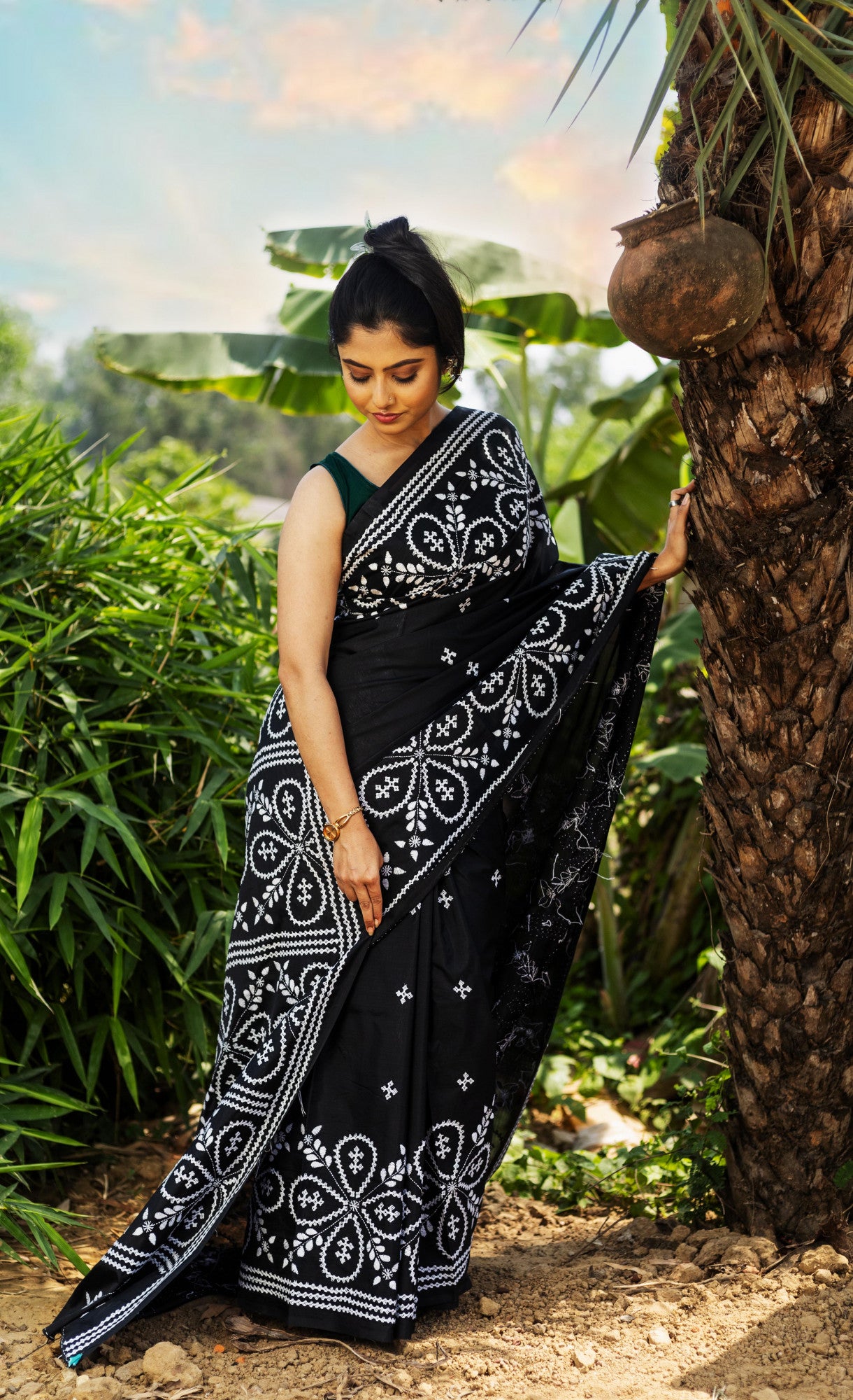 Blended Silk Gujrati Stitch Kantha Saree Black Thumbnail