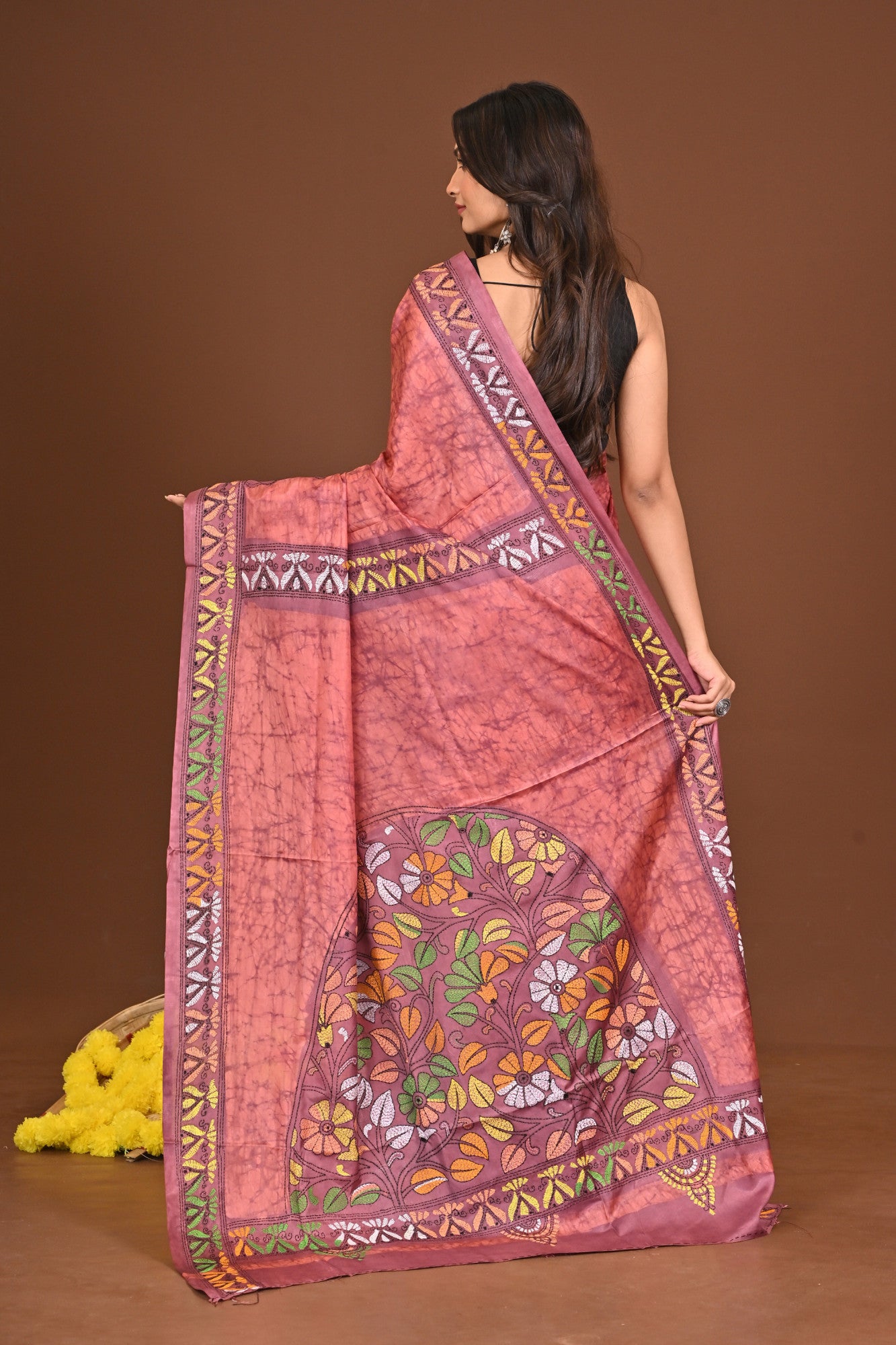KOMOLAKUMUDINI BLENDED SILK KANTHA SAREE Thumbnail