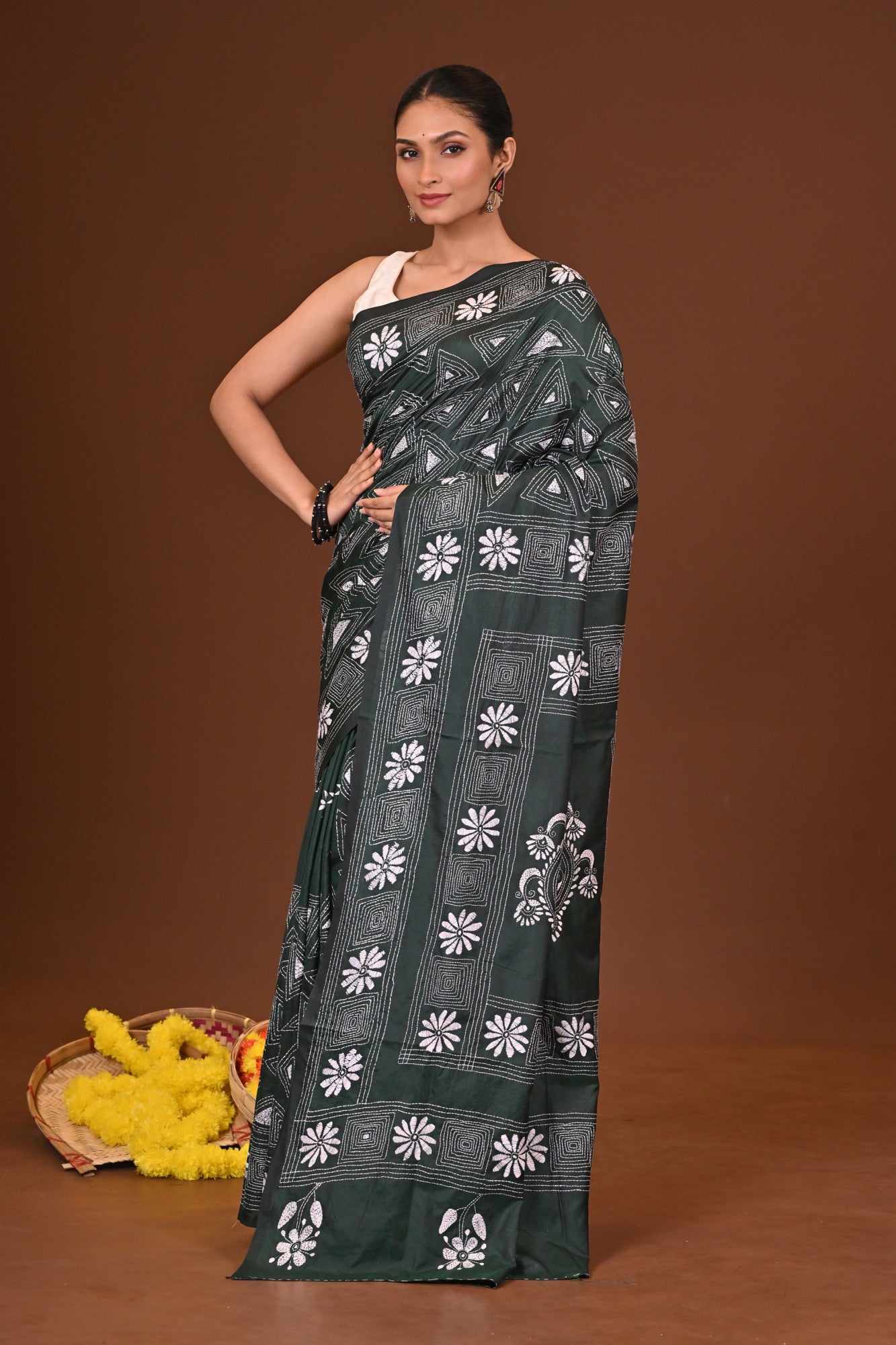 MRINALIKA BLENDED SILK KANTHA SAREE Thumbnail
