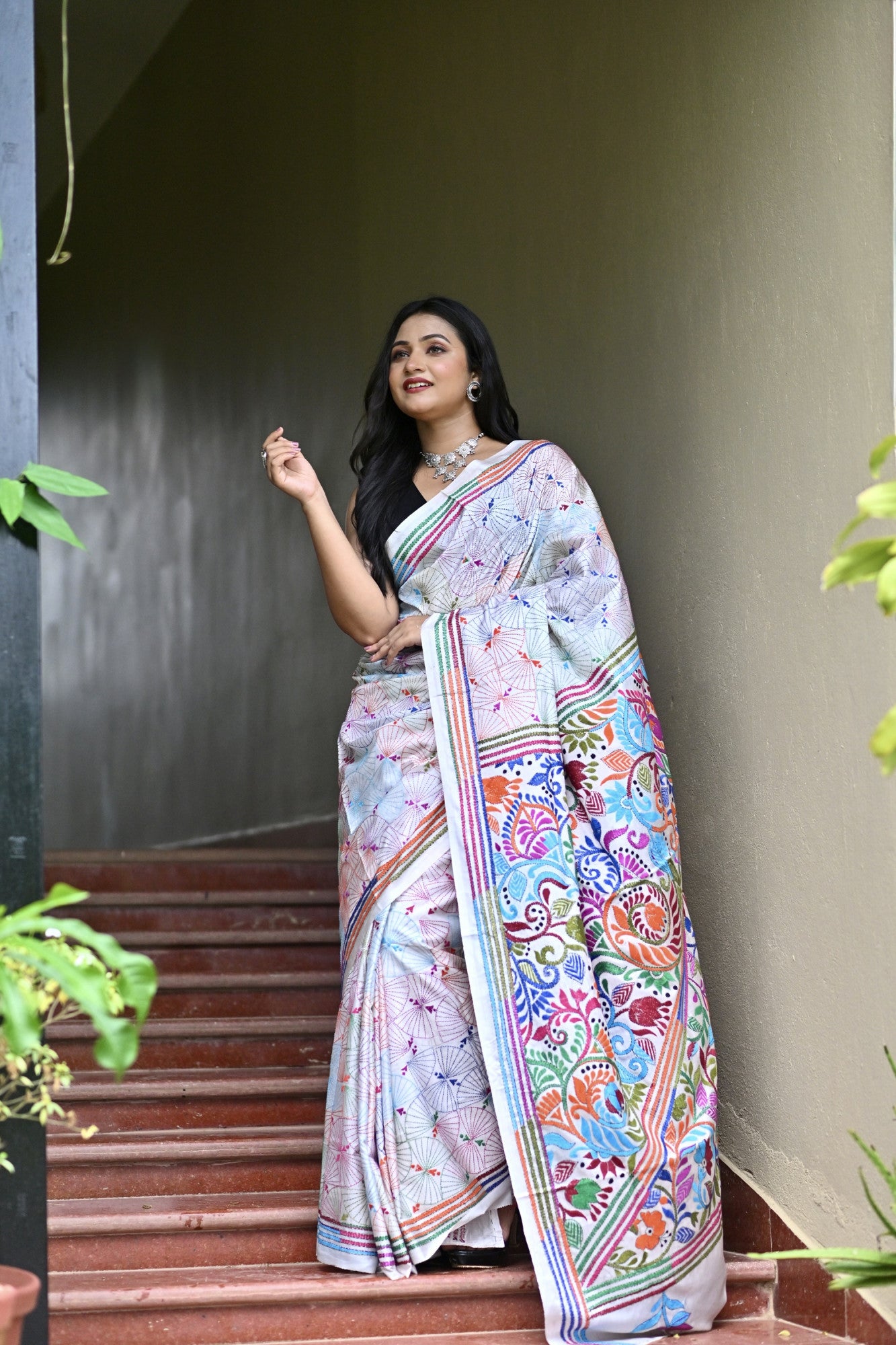 SHUMBHANASHINI  BLENDED SILK KANTHA SAREE Thumbnail
