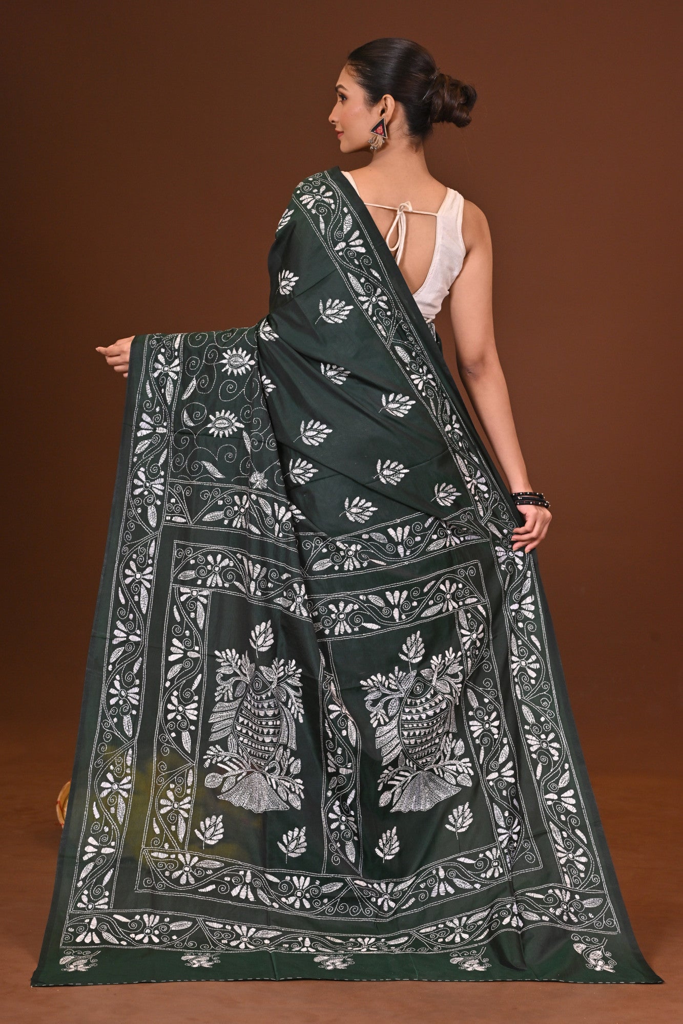SHYAMOLI BLENDED SILK KANTHA SAREE Thumbnail