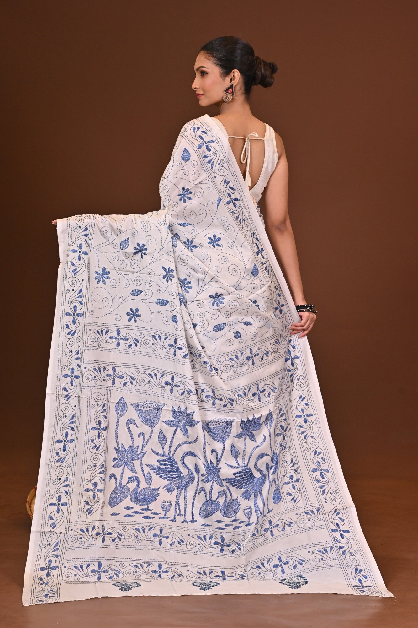 SOUDAMINI BLENDED SILK KANTHA SAREE Thumbnail