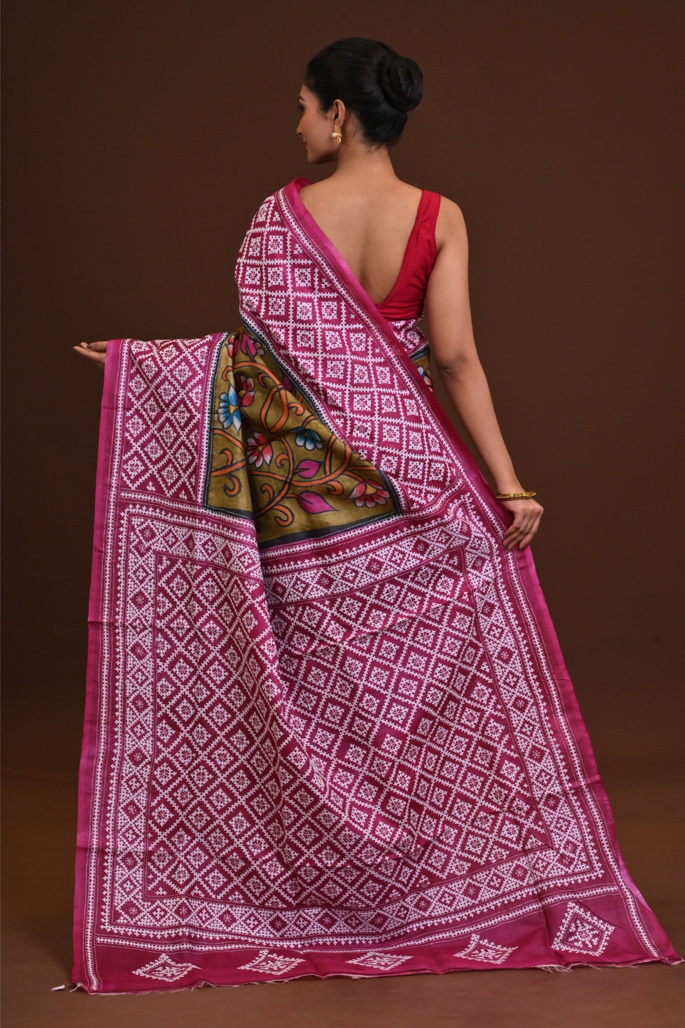 Tussar Dye Body Hand Print Saree Thumbnail